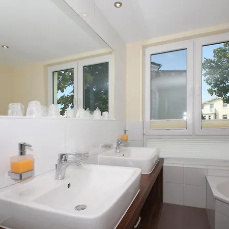 Meeresblickresidenzen Nr 65 Mit Sauna- Und Schwimmbadnutzung Im Ahoi Sellin