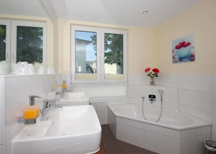 Meeresblickresidenzen Ferienwohnung Nr 65 Mit Sauna- Und Schwimmbadnutzung Im Ahoi Sellin شقة غورين